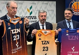 De izda. a dcha. Miguel Ángel Benavente, Tomás Fisac y Roberto Portilla.