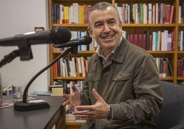 Lorenzo Silva durante la presentación de su libro 'Las fuerzas contrarias', en Valladolid.
