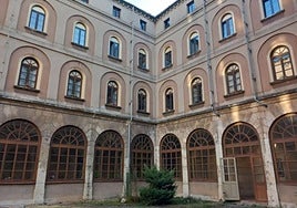 Patio interior de la Facultad de Teología.