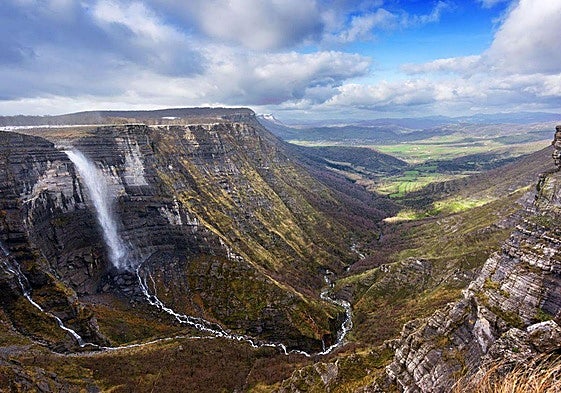 El Salto del Nervión es el gran reclamo del Monte Santiago.