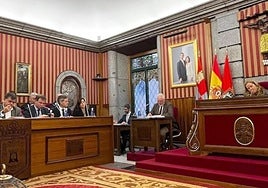 Equipo de Gobierno en un Pleno.