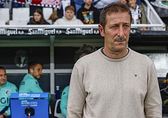 Luis Miguel Ramis, en el área técnica de EL Plantío.