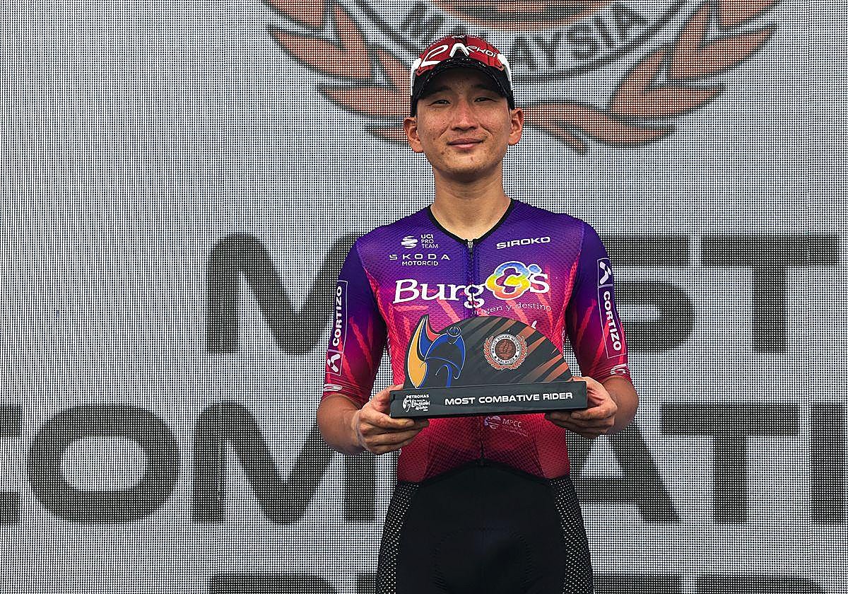 Jambaljamts Sainbayar, en el podio con el premio de la combatividad.