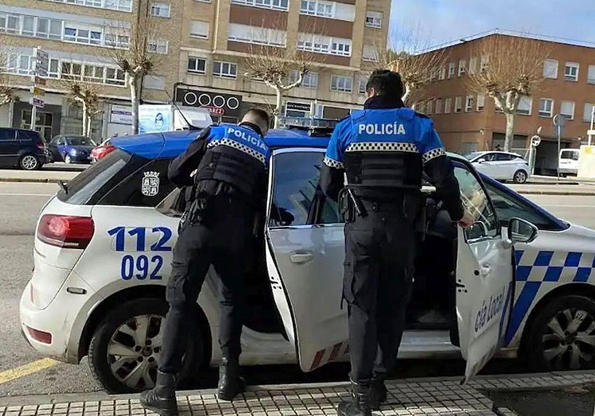 Imagen de archivo de una patrulla de la Policía Local.