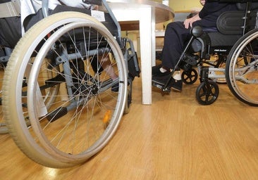 A juicio por compincharse con el director de una residencia para internar a su tía y quedarse con su dinero