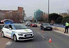 Imagen de archivo de un control de la Policía Local de Burgos.