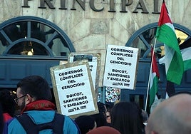 Así ha sido en imágenes la multitudinaria e improvisada manifestación por Gaza en Burgos