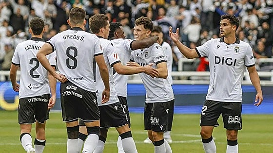 Gol del Huesca en el último minuto de añadido en El Alcoraz (2-1)