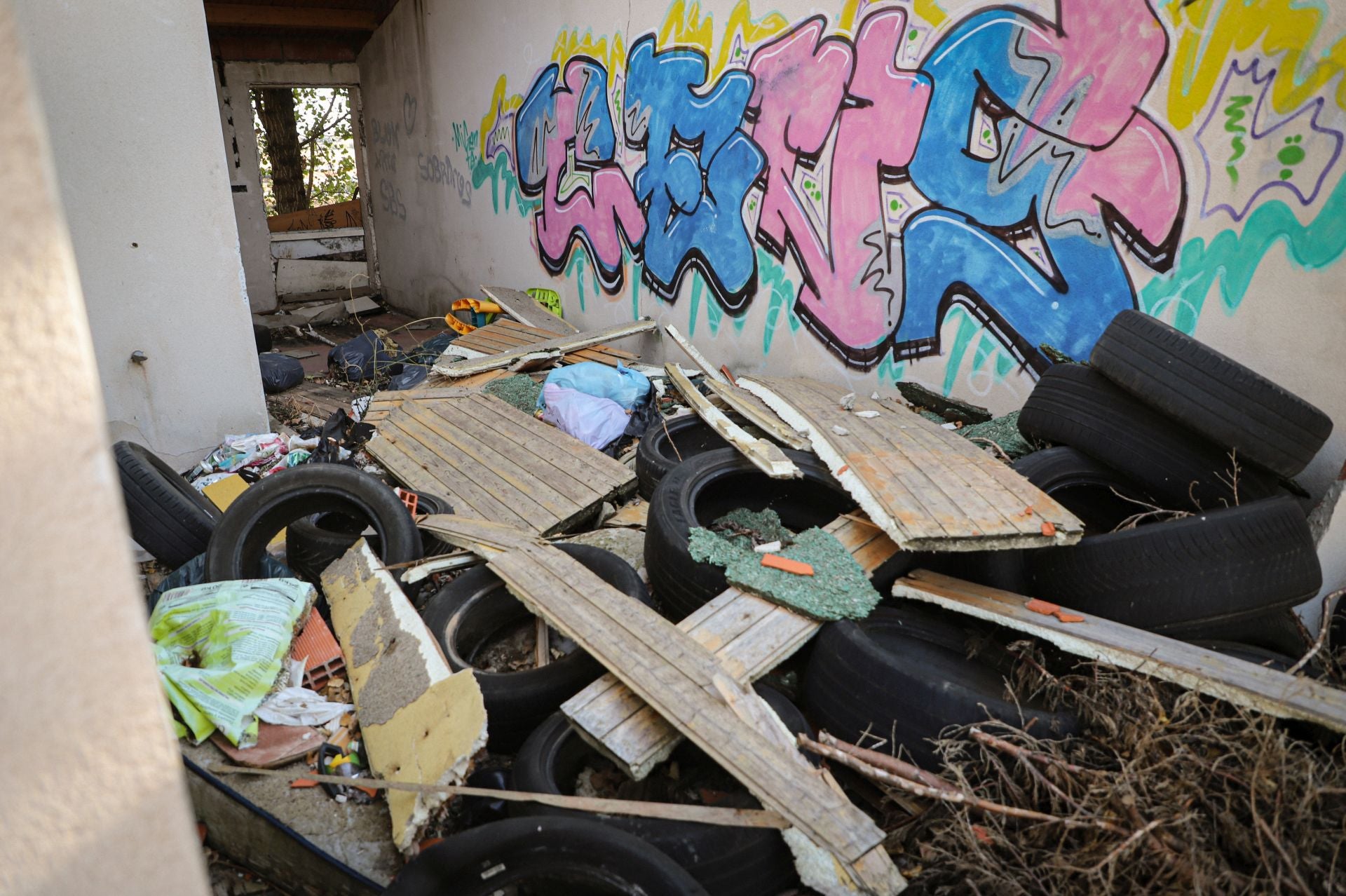 Así está la urbanización fantasma de un pueblo de Burgos, en imágenes