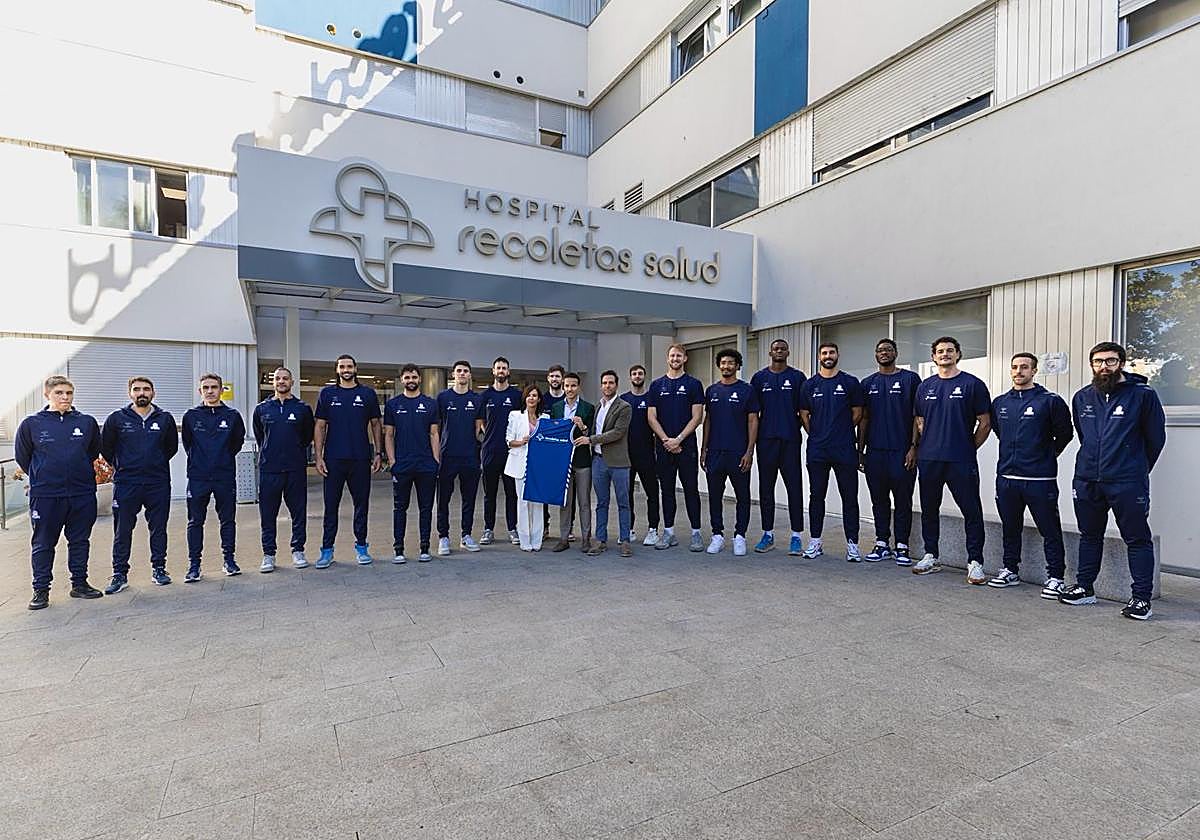 La presentación del acuerdo llegó junto a una foto de familia.