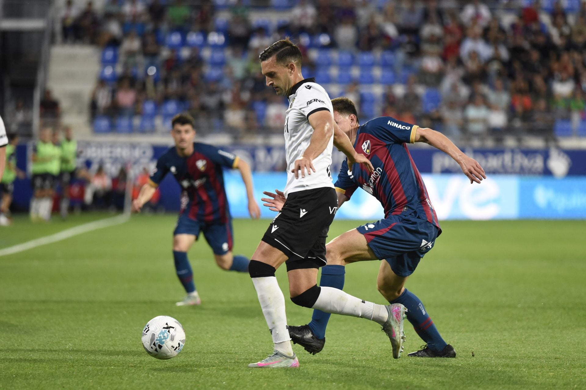 Todas las imágenes del encuentro entre el SD Huesca y el Burgos CF
