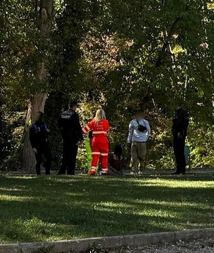 Imagen secundaria 2 - Diferentes momentos del rescate de la mujer de las aguas del río Arandilla. 