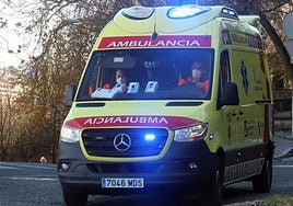 Imagen de archivo de una ambulancia durante una salida.