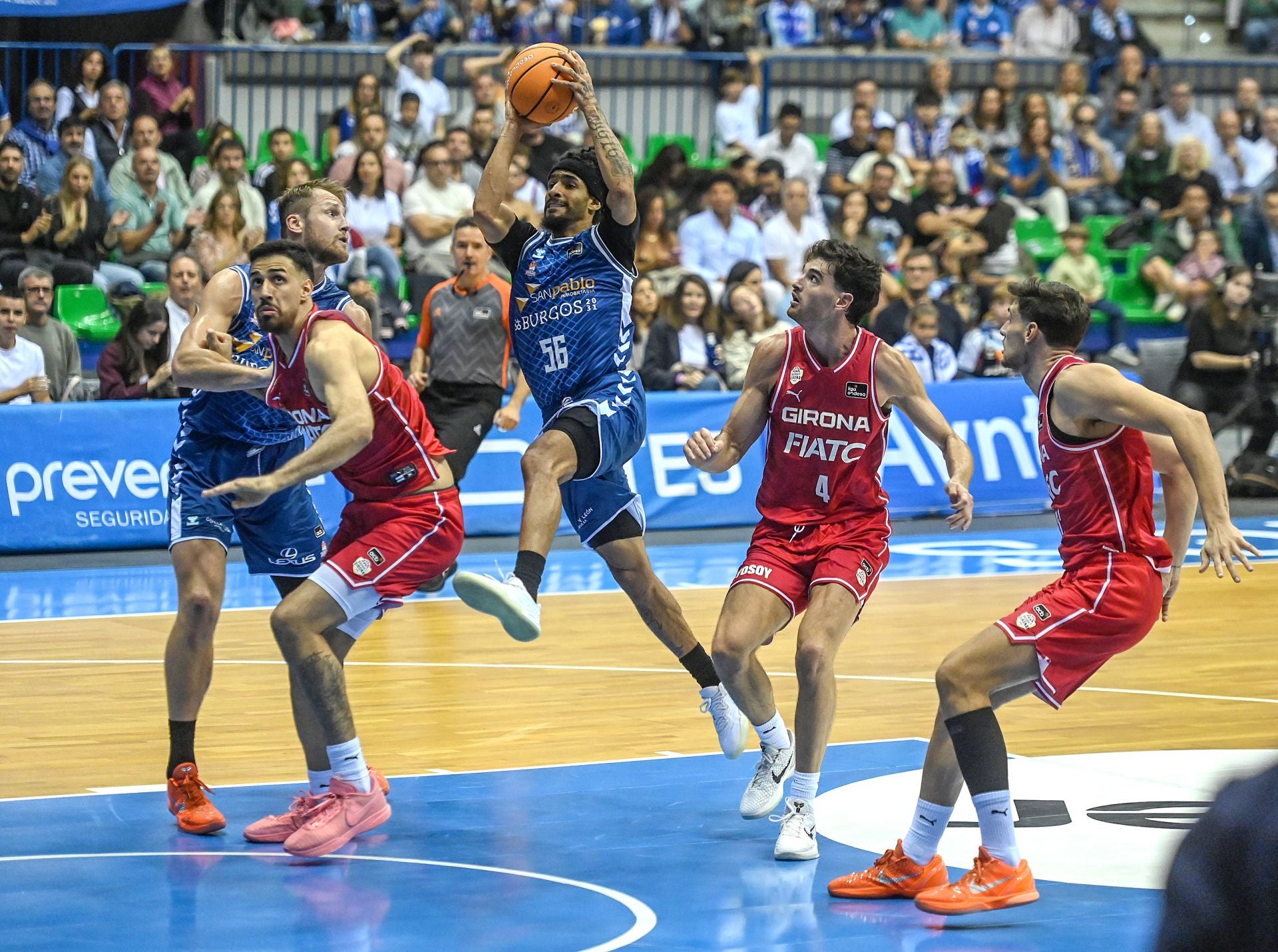 Todas las imágenes del primer partido de temporada entre el San Pablo Burgos frente al Bàsquet Girona