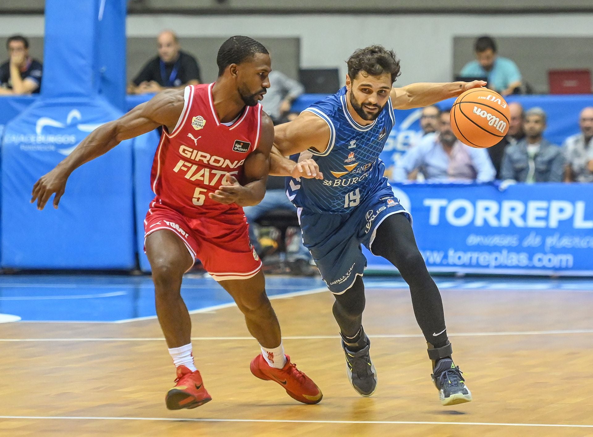 Todas las imágenes del primer partido de temporada entre el San Pablo Burgos frente al Bàsquet Girona