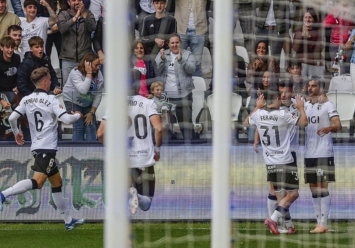 Celebración de un gol del Burgos CF.