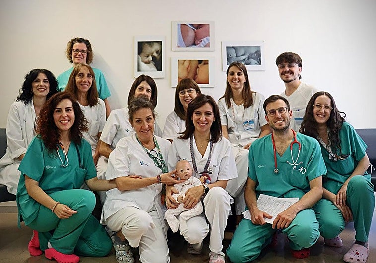 Parte del equipo que conforma la unidad de la planta de maternidad del Hospital Universitario de Burgos