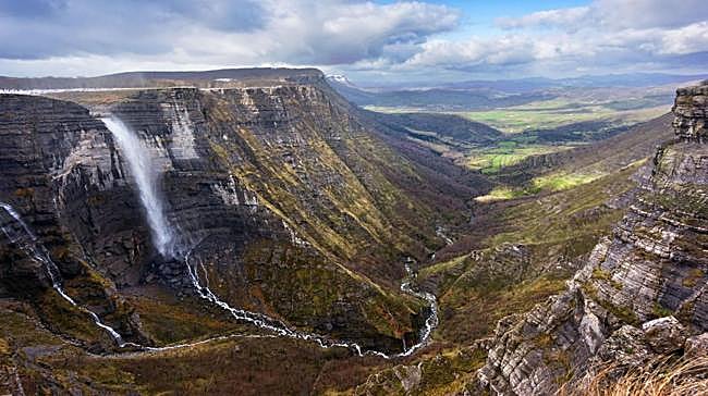Este entorno tiene catalogación de Monumento Natural. ¿Cuál es?