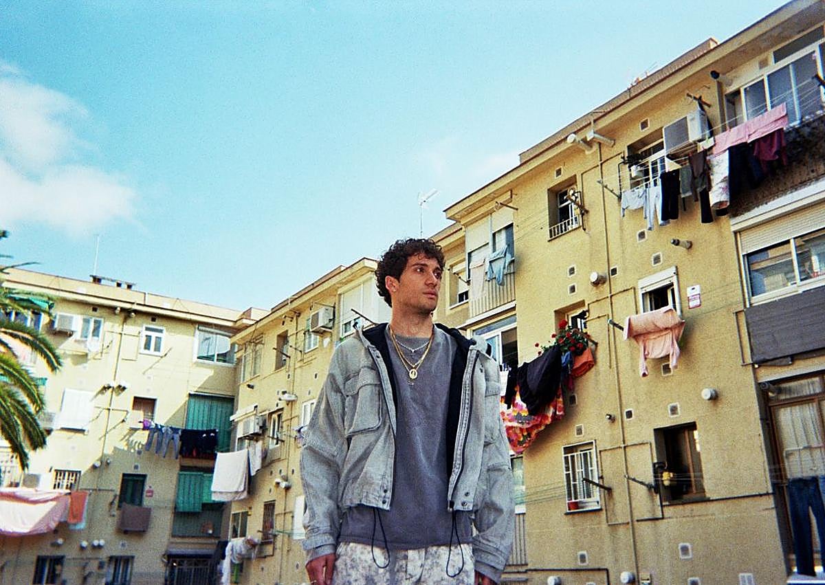 Imagen secundaria 1 - Arriba, el grupo Sal del Coche; abajo a la izda. Nico Misería y a su lado, Angels.