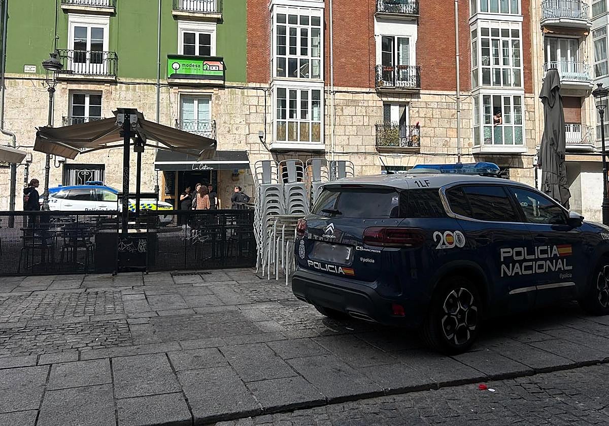 Imagen principal - Actuación de la policía en el lugar de los hechos. 