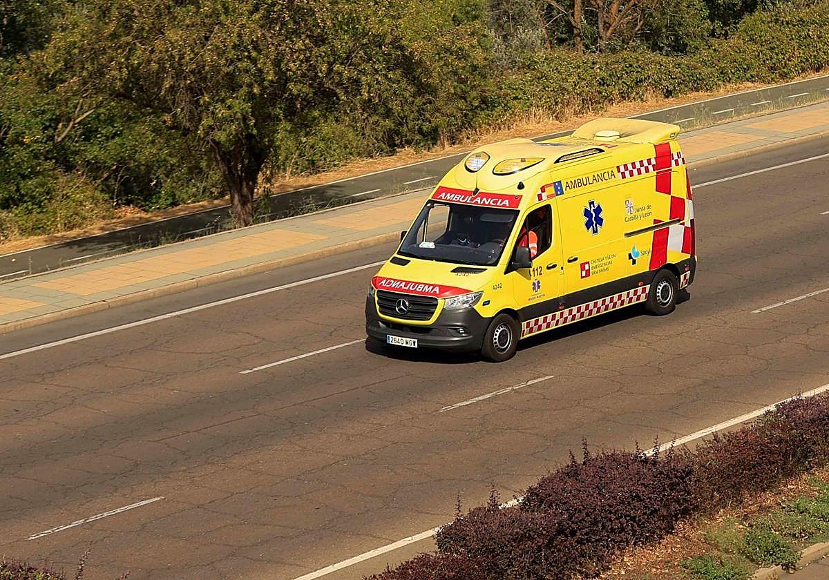 Imagen de archivo de una ambuancia en Burgos