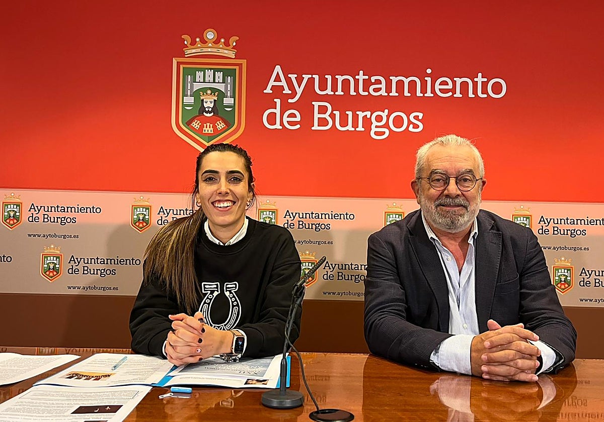La concejala de Cultura, Andrea Ballesteros, junto al director del certamen, Juan Gabriel Martínez.