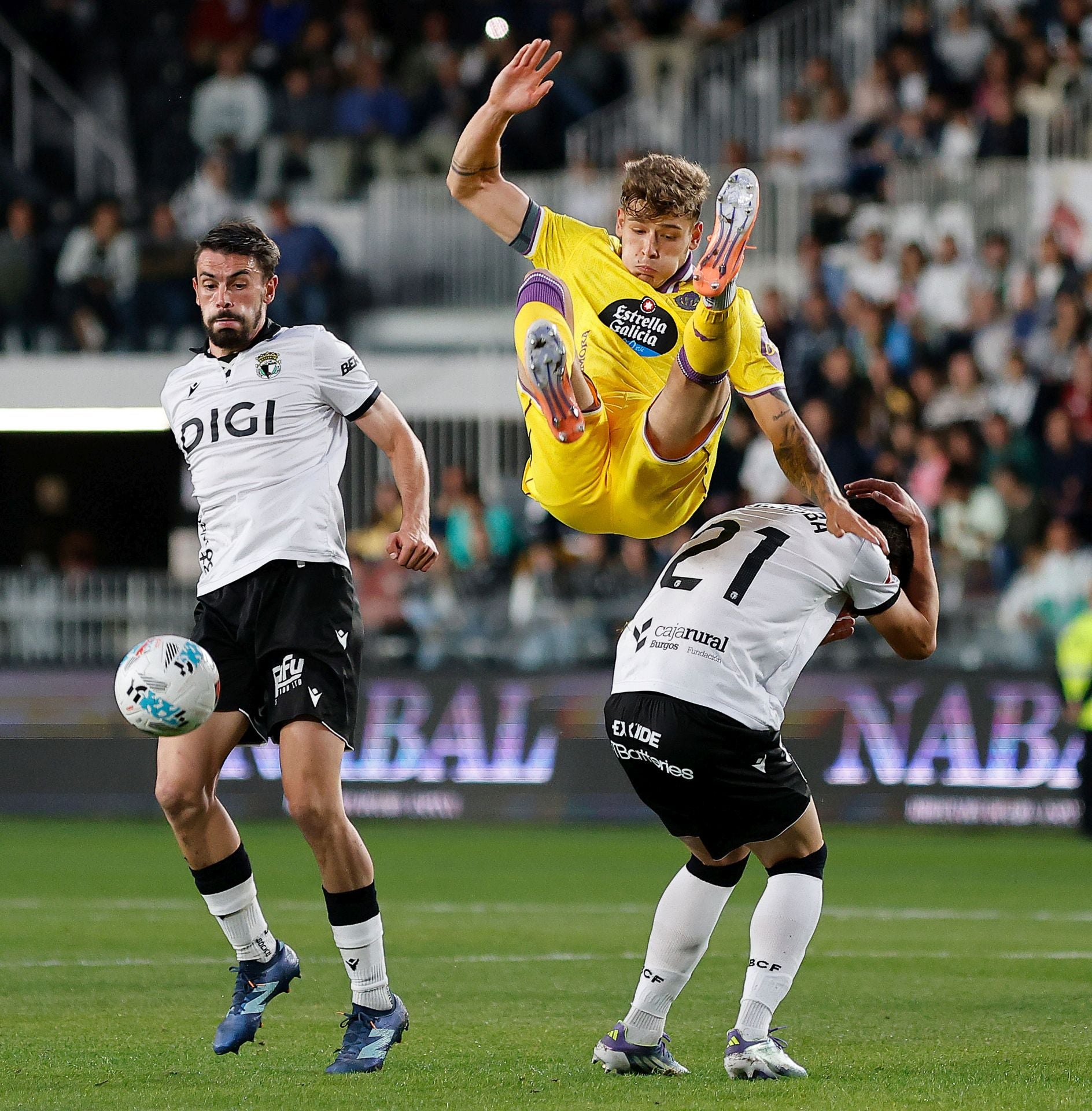 El derbi entre el Burgos CF y el Real Valladolid, en imágenes