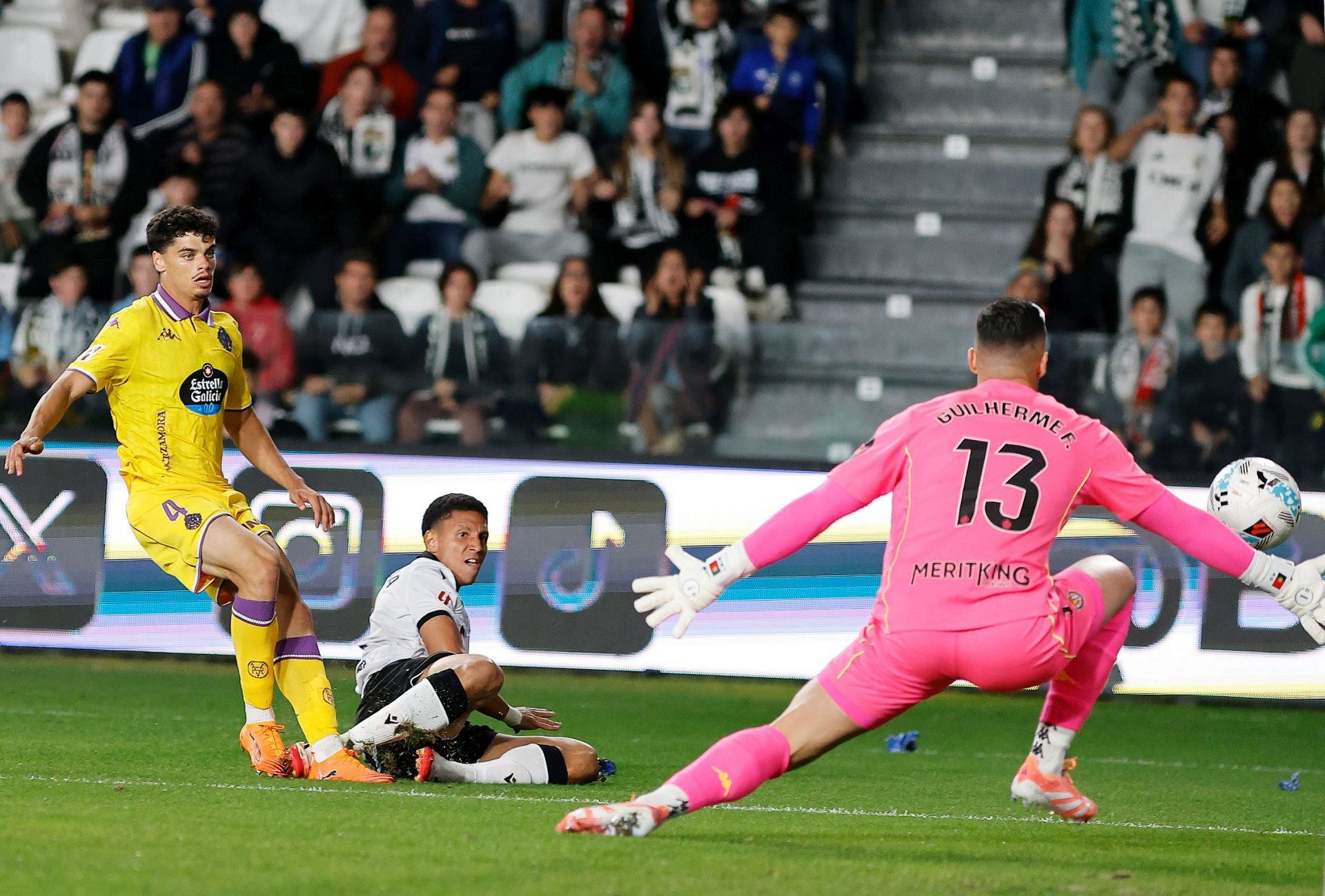 El derbi entre el Burgos CF y el Real Valladolid, en imágenes