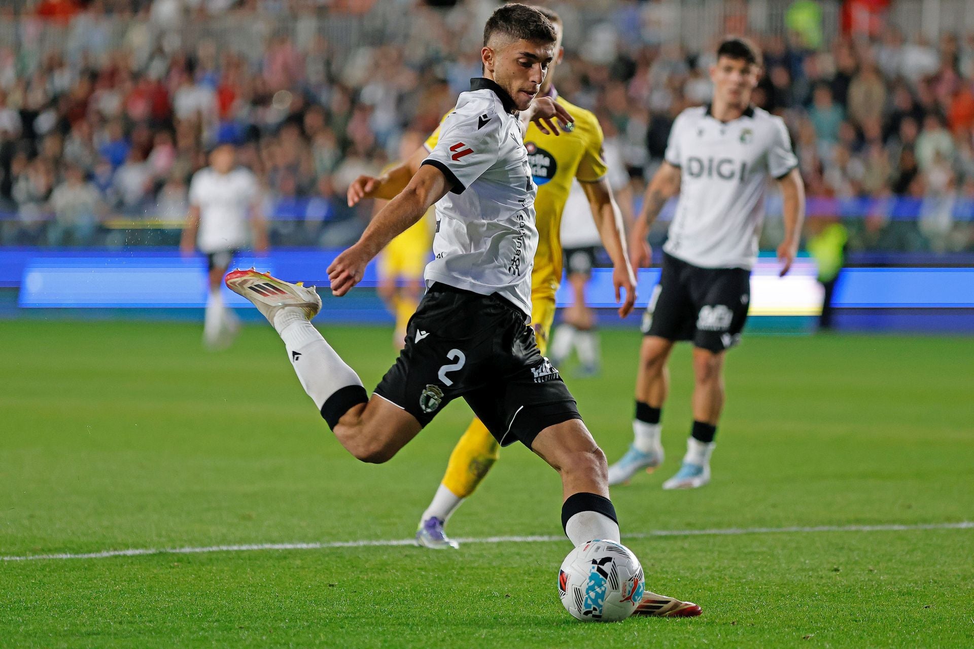 El derbi entre el Burgos CF y el Real Valladolid, en imágenes