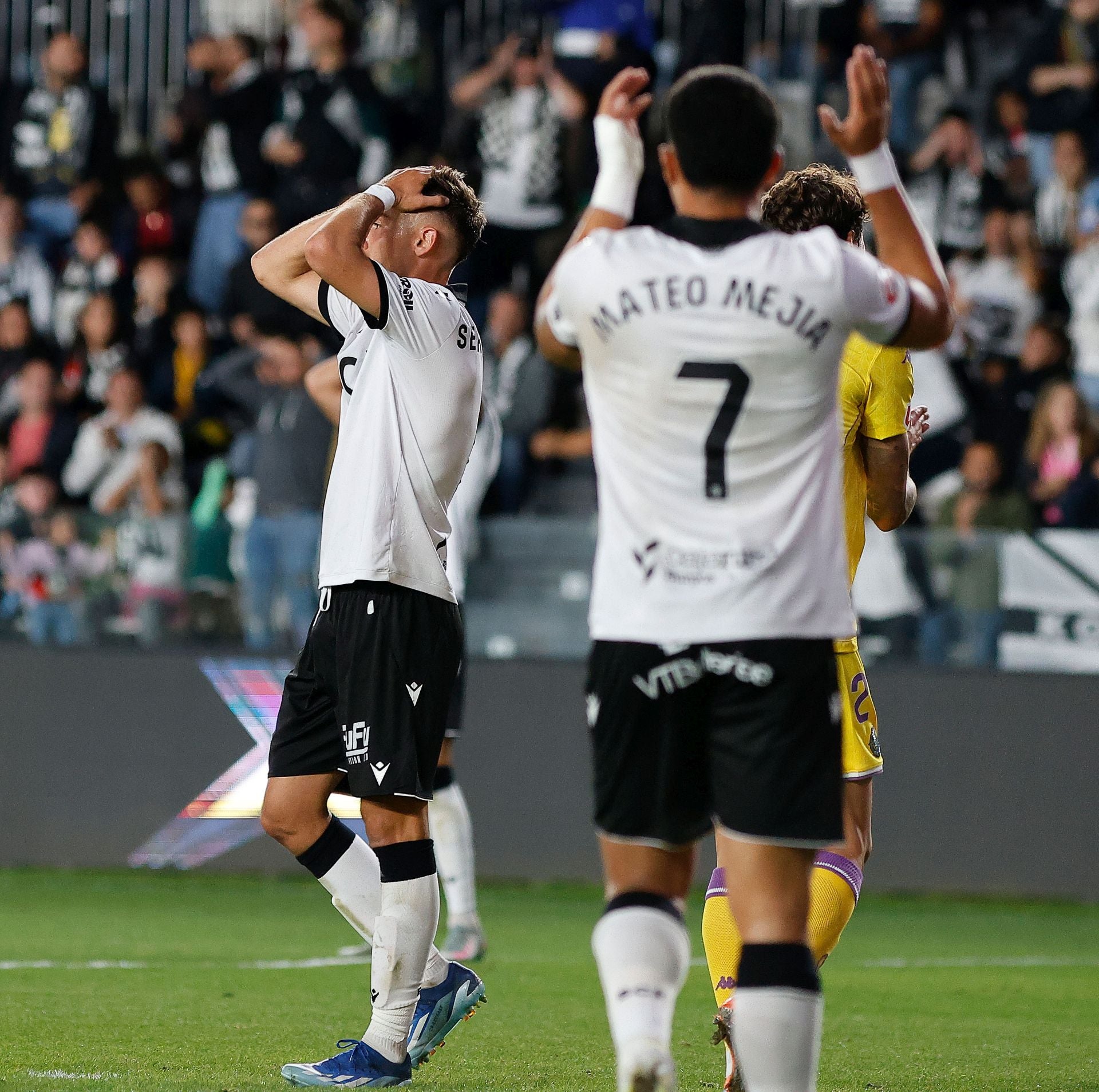 El derbi entre el Burgos CF y el Real Valladolid, en imágenes