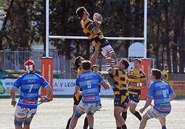 Lance del encuentro entre Recoletas Caja Rural Burgos y Complutense Cisneros.