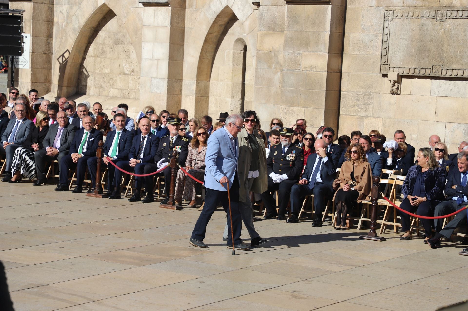 El acto de la Guardia Civil frente a la Catedral de Burgos, en imágenes