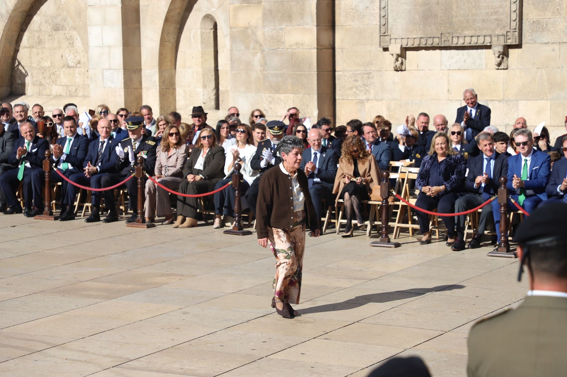 El acto de la Guardia Civil frente a la Catedral de Burgos, en imágenes