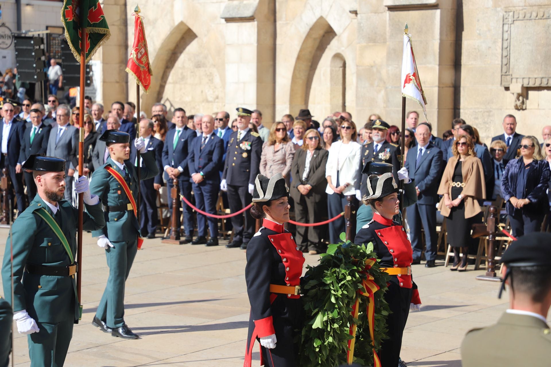 El acto de la Guardia Civil frente a la Catedral de Burgos, en imágenes