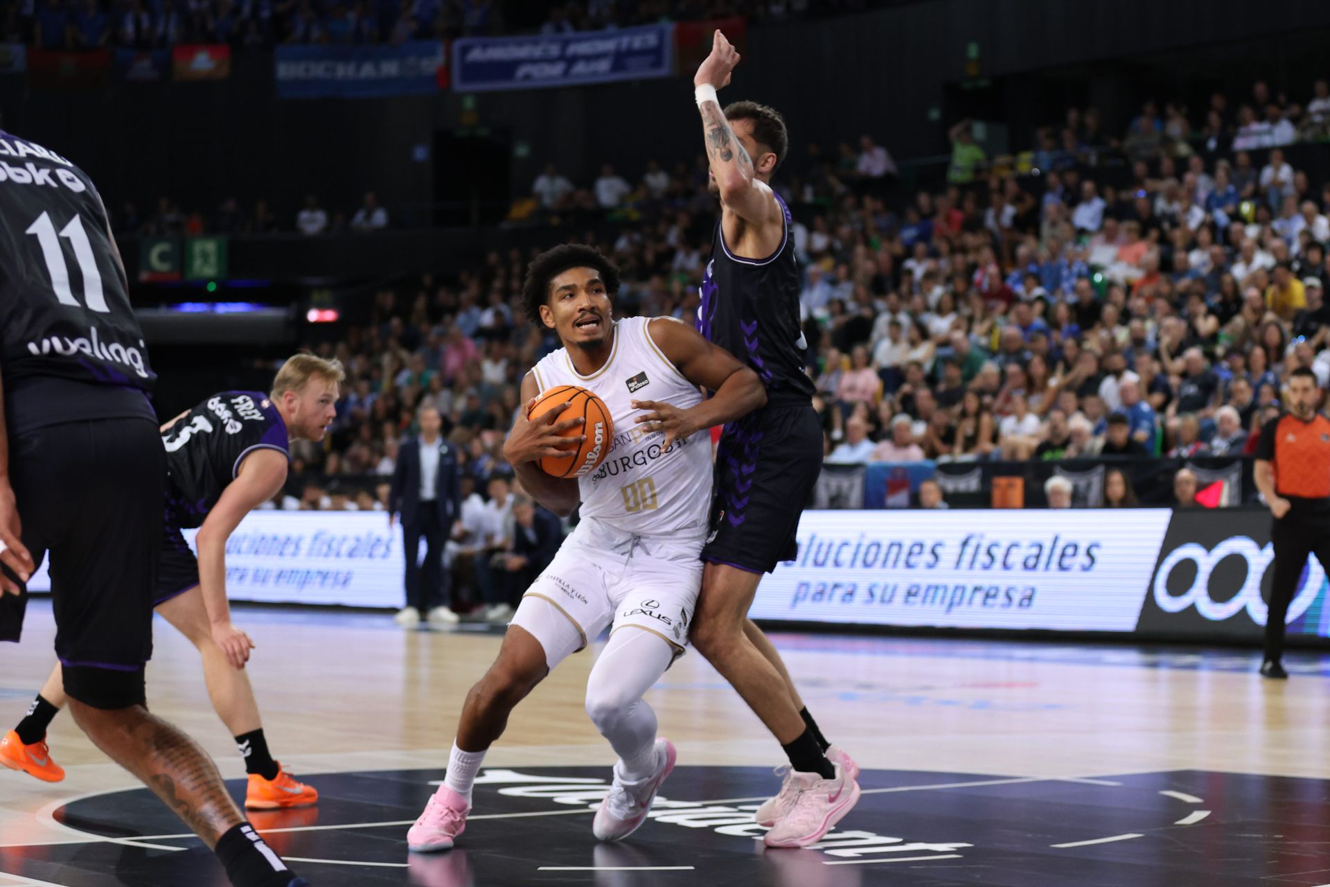 El encuentro del San Pablo Burgos frente al Bilbao Basket, en imágenes