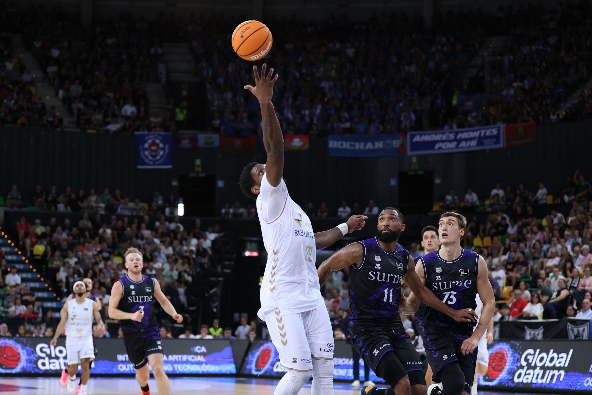 El encuentro del San Pablo Burgos frente al Bilbao Basket, en imágenes