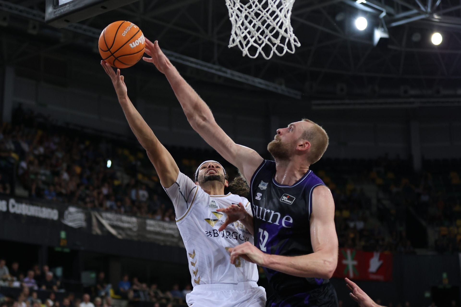 El encuentro del San Pablo Burgos frente al Bilbao Basket, en imágenes