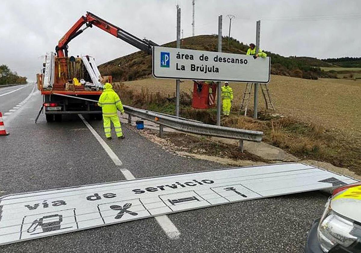 Obras de conservación en la subida al Puerto de la Brújula.
