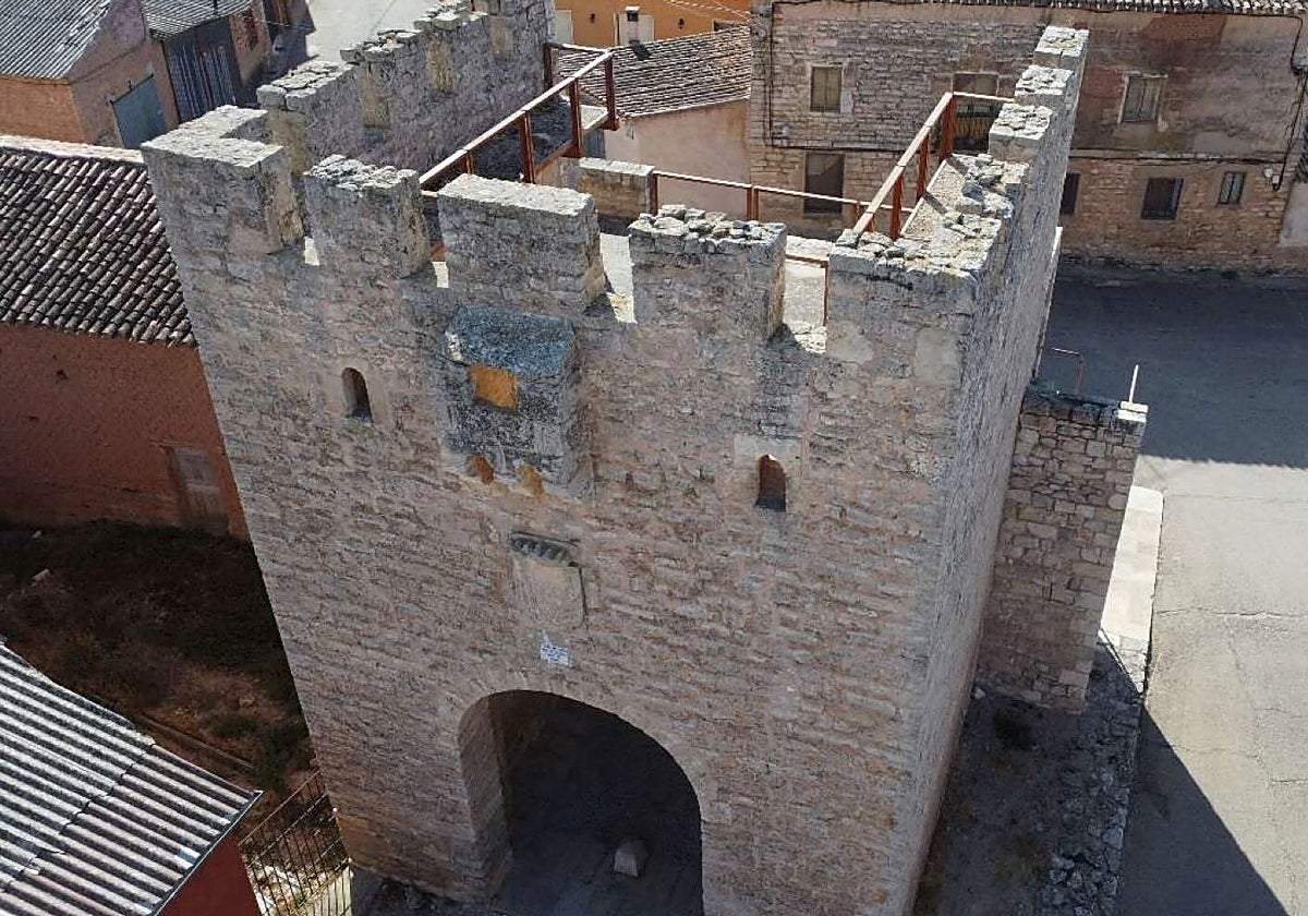 Puerta de Costana en Santa María del Campo.