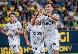 Celebración del segundo gol del Burgos CF en Cádiz