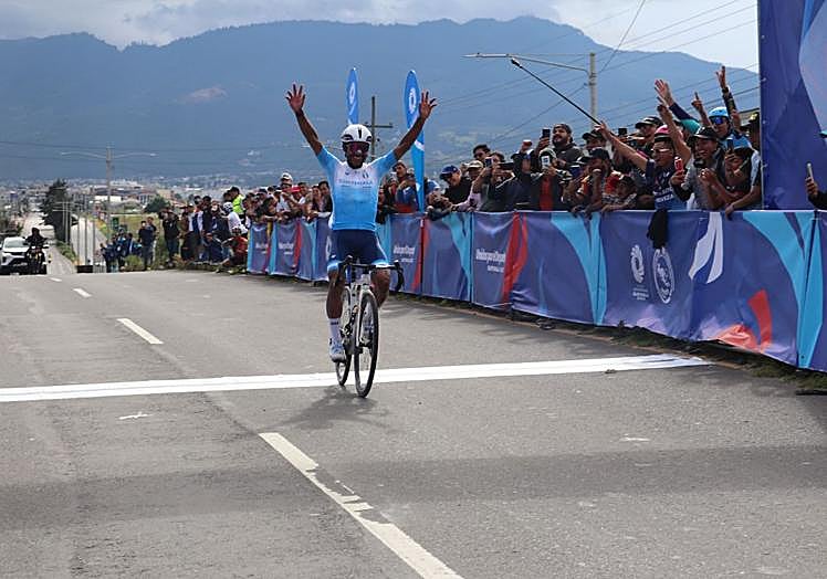 Chumil se hace con la victoria ante su afición.