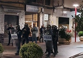 Amplio dispositivo policial en Miranda de Ebro para escoltar a una familia.