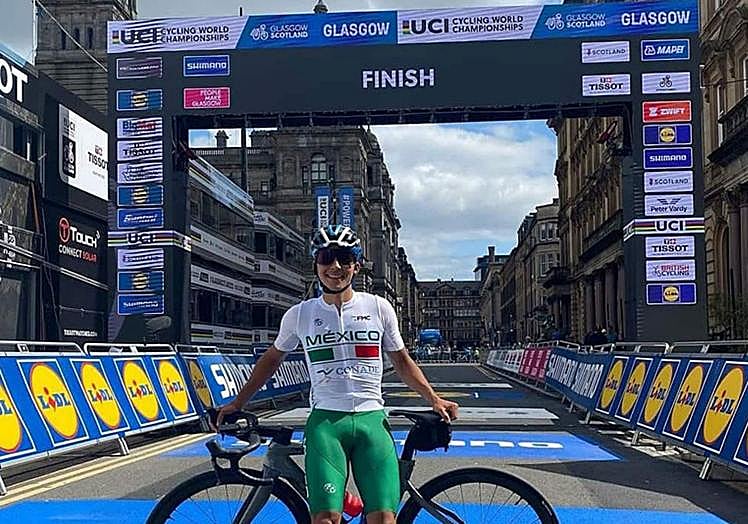 Macías, en el Mundial de Glasgow de 2024 con la selección de México.
