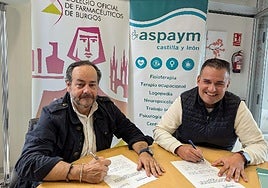 Rodrigo Moral, Presidente del Colegio de Farmacéuticos de Burgos, (izquierda), Rafael Escudero Coordinador en Burgos ASPAYM CyL (derecha).