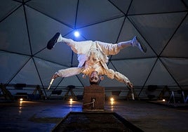 Jean Philippe Kikolas durante su espectáculo.