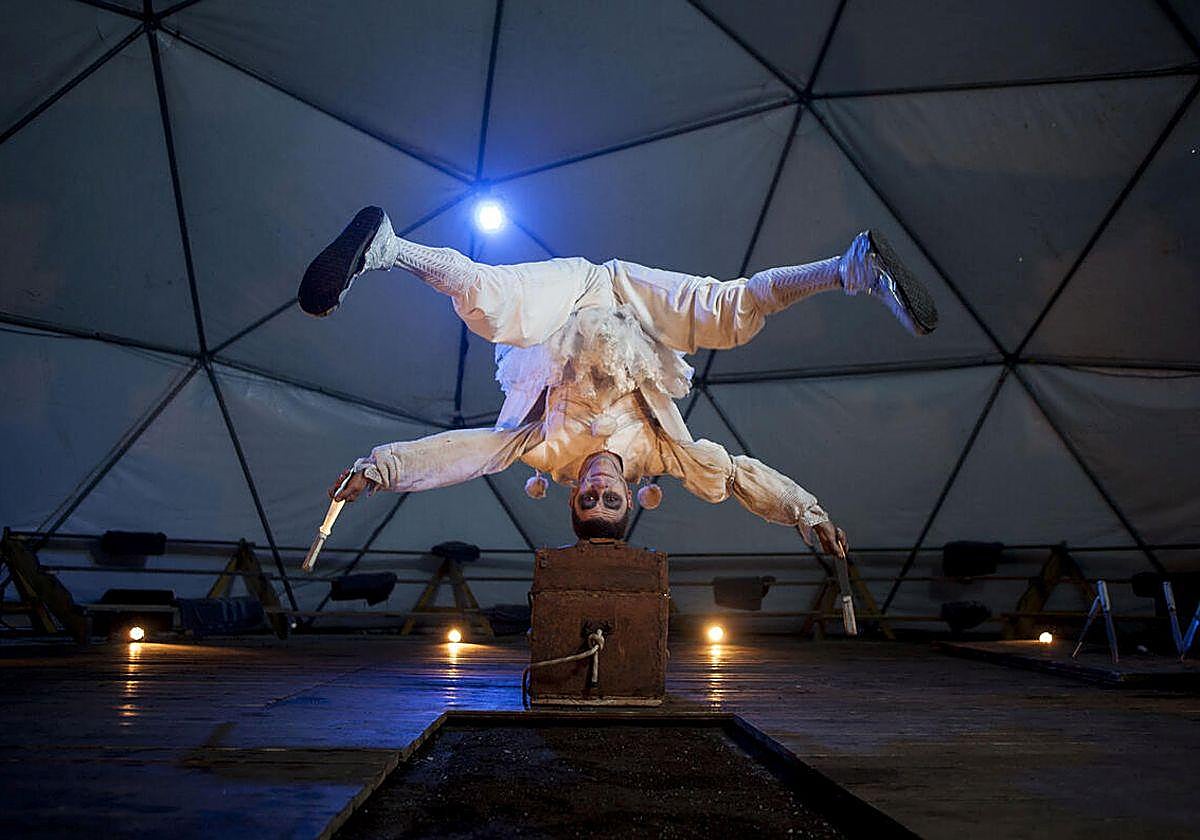 Jean Philippe Kikolas durante su espectáculo.