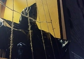 Adornos de Halloween en una vivienda en Burgos.