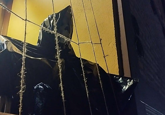 Adornos de Halloween en una vivienda en Burgos.