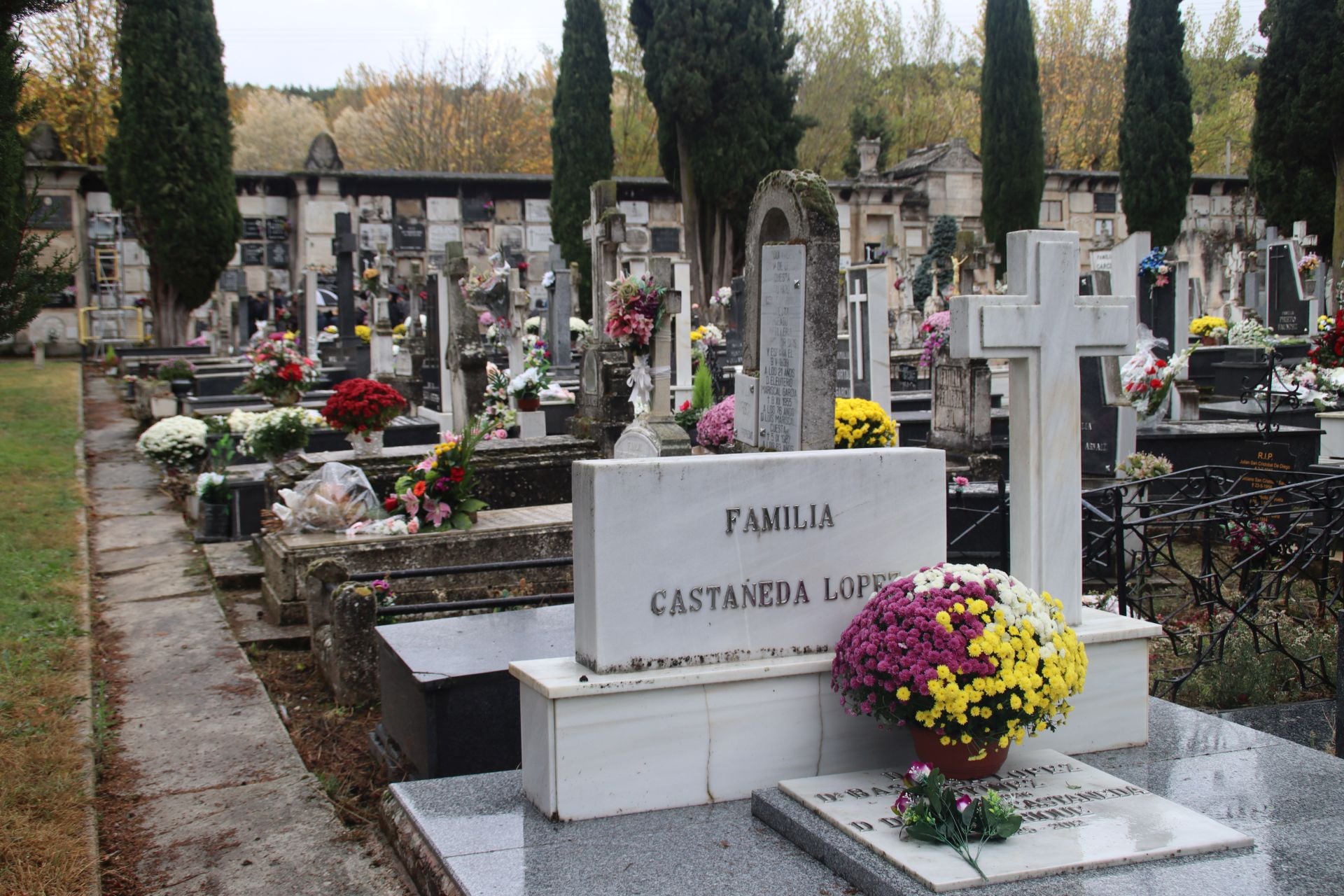 Así ha vivido Burgos el Día de Todos los Santos en imágenes