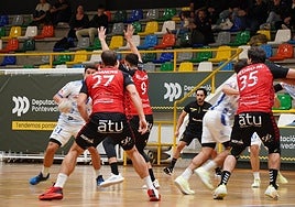 Un momento del partido entre el ClubCisne y el UBU San Pablo.